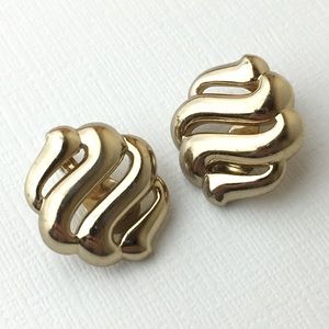 Vintage Monet Classy Gold Tone Clip On Earrings